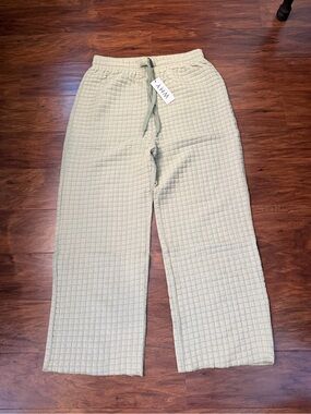 NWT Why Dress Light Weight Pants Size M